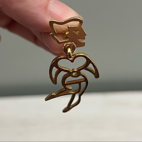 Artisan Vintage Gold Tone Eclectic Man and Woman Earrings - Picture 9 of 11